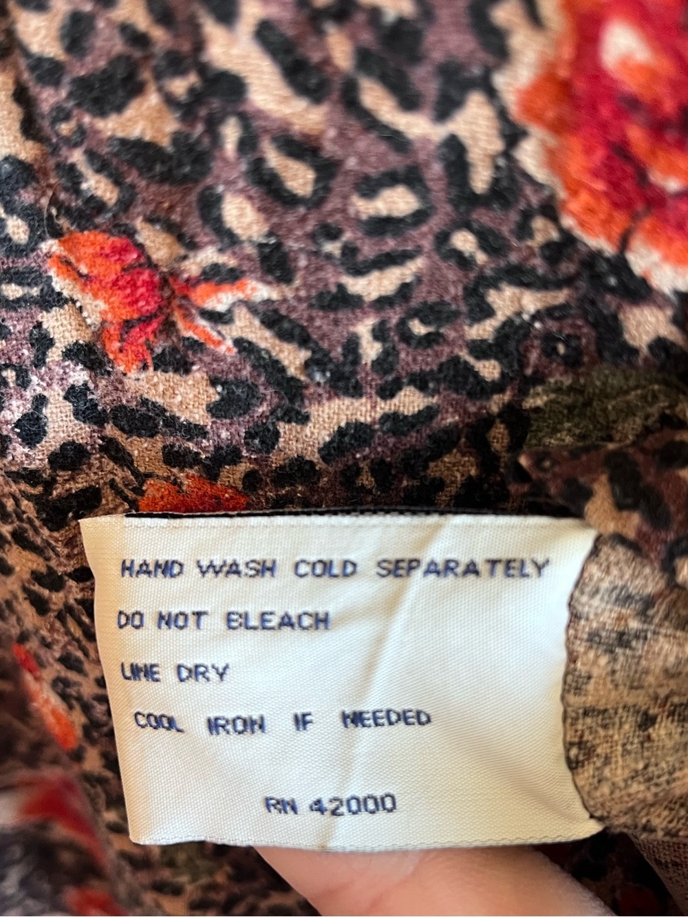 Vintage 100% Silk Leopard Print Sleeveless Button-down Blouse • Some Flaws - Picture 6 of 11